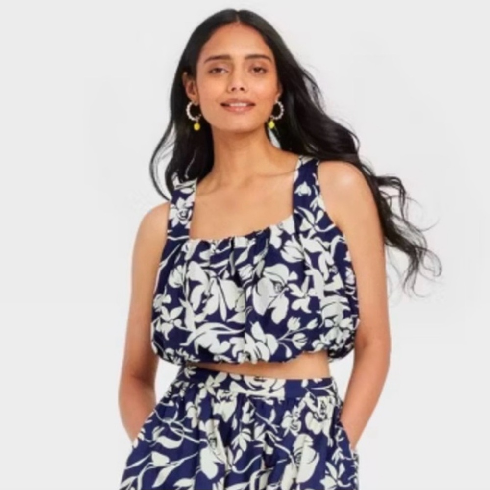 A New Day Navy and White Floral Crop Top
